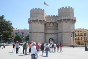 Entrant a la ciutat de València per la Porta de Serrans (Foto: Pere Noguer).